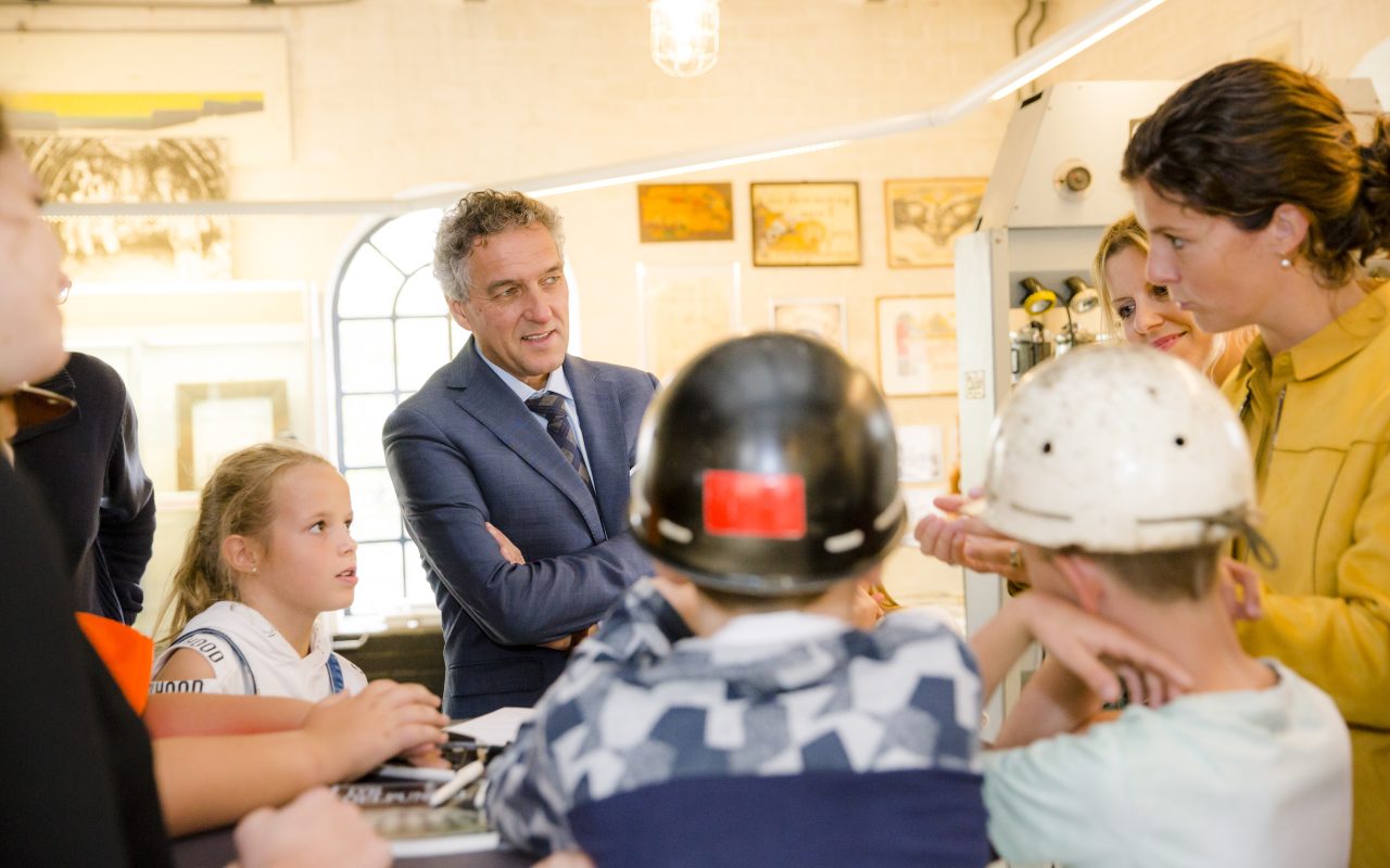 https://pitcultuurwijzer.nl/uploads/Gedeputeerde-op-bezoek-1.jpg